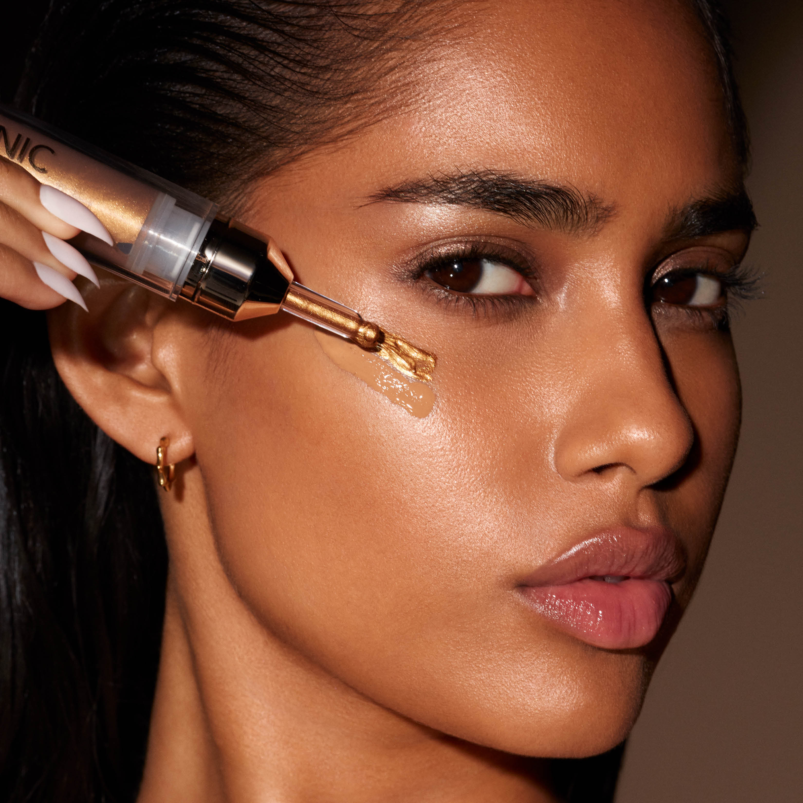 INSTANT SUNSHINE BRONZING DROPS BY ICONIC LONDON (GOTAS BRONCEADORAS PARA ROSTRO)